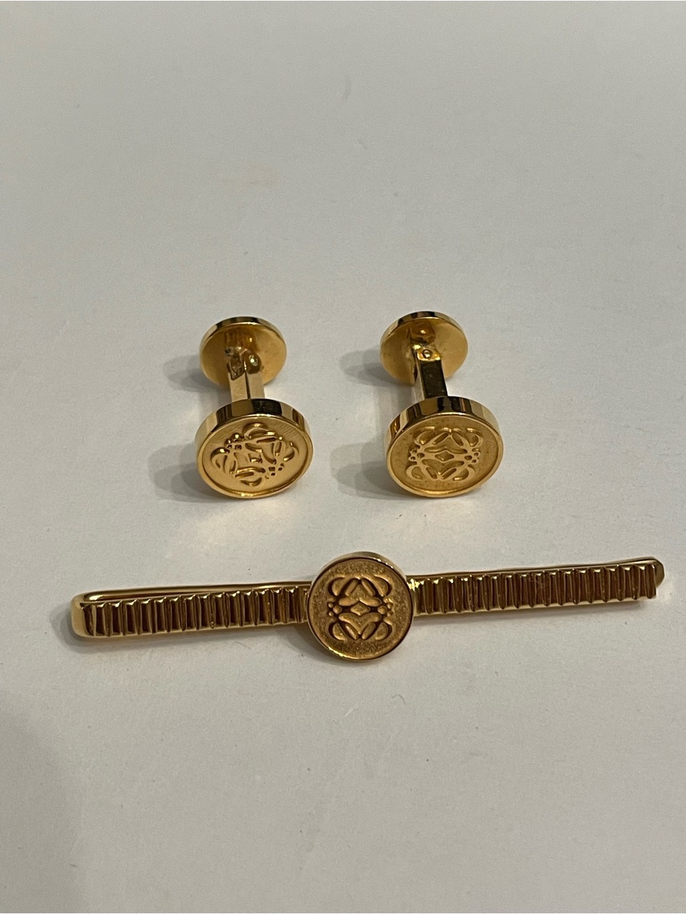 LOEWE authentic Gold Tone Cufflinks & Tie Bar Set with Embossed Crest like new
